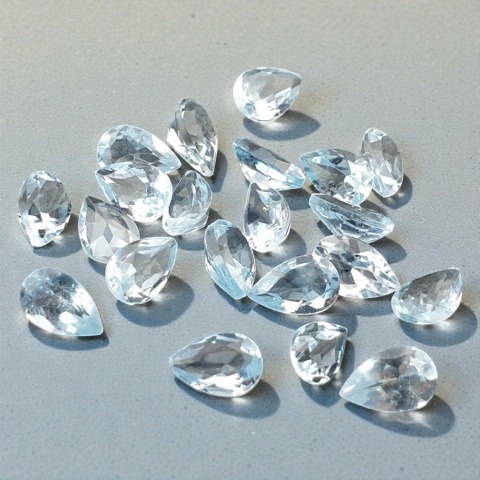 Topaz Sky Blue łezka fasetowana 7-8x5 mm 1 szt