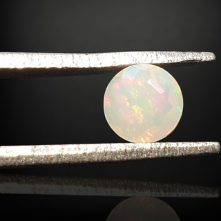 Opal z Etiopii fasetowany fi 5 mm nr A100
