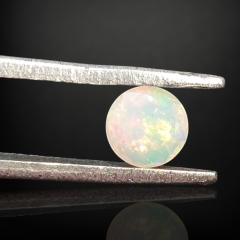 Opal z Etiopii fasetowany fi 5 mm nr A104
