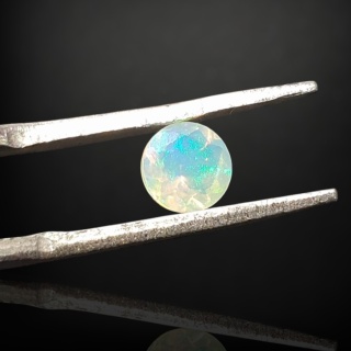 Opal z Etiopii fasetowany fi 5 mm nr A81