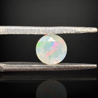 Opal z Etiopii fasetowany fi 5 mm nr A82