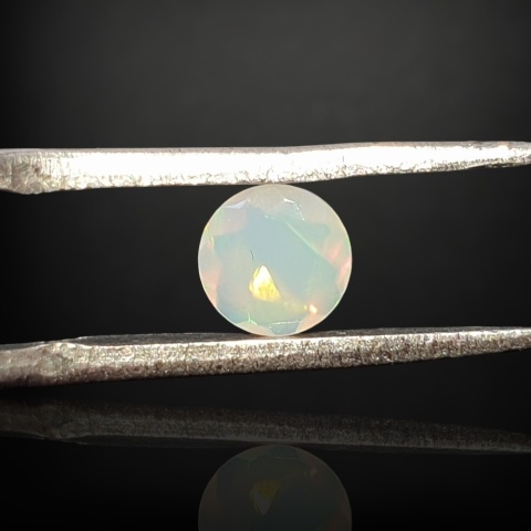 Opal z Etiopii fasetowany fi 5 mm nr A85