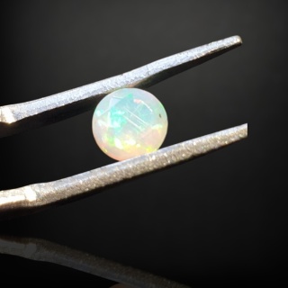 Opal z Etiopii fasetowany fi 5 mm nr A88
