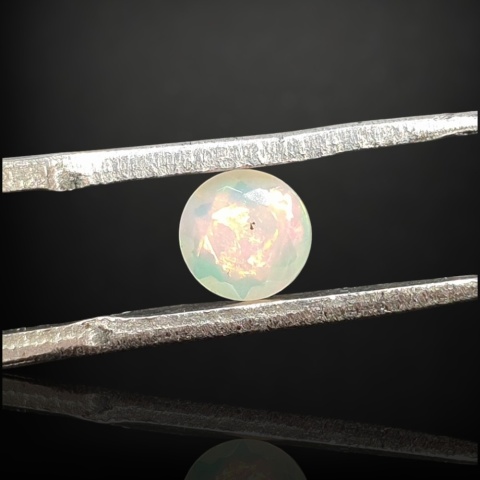 Opal z Etiopii fasetowany fi 5 mm nr A90