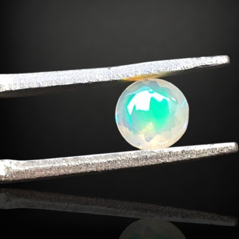 Opal z Etiopii fasetowany fi 5 mm nr A96