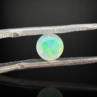Opal z Etiopii fasetowany fi 5 mm nr A97
