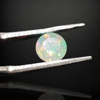 Opal z Etiopii fasetowany fi 6 mm nr A58