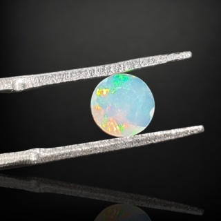 Opal z Etiopii fasetowany fi 6 mm nr A59