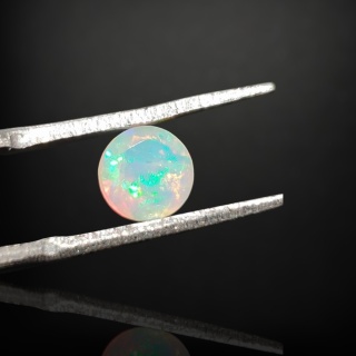 Opal z Etiopii fasetowany fi 6 mm nr A61
