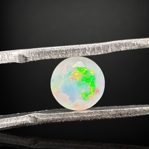 Opal z Etiopii fasetowany fi 6 mm nr A62