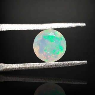 Opal z Etiopii fasetowany fi 6 mm nr A64