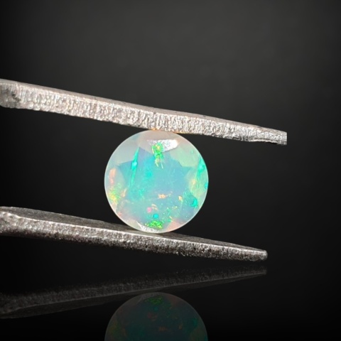 Opal z Etiopii fasetowany fi 6 mm nr A66