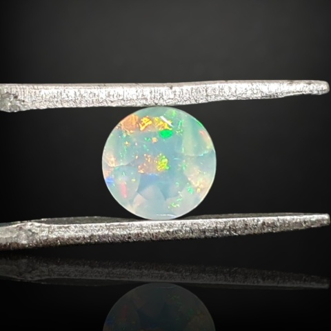 Opal z Etiopii fasetowany fi 6 mm nr A69