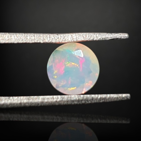 Opal z Etiopii fasetowany fi 6 mm nr A80