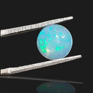 Opal z Etiopii kaboszon fi 8 mm nr 967