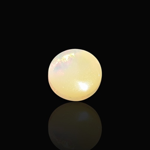 Ethiopian opal cabochon fi 8 mm no 975
