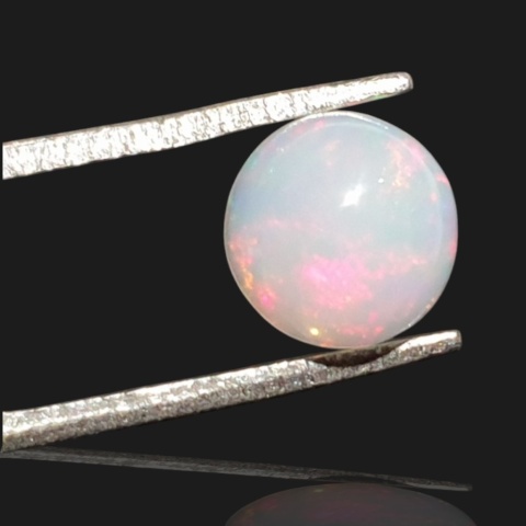 Ethiopian opal cabochon fi 8 mm no 977
