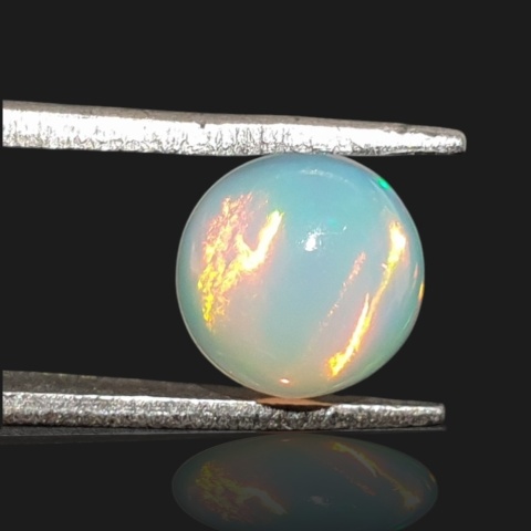 Ethiopian opal cabochon fi 8 mm no 979