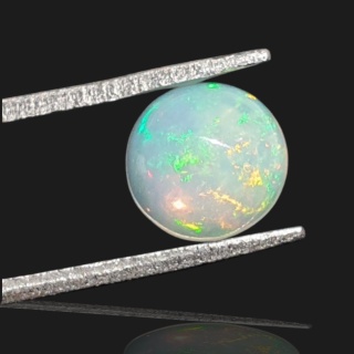 Opal z Etiopii kaboszon fi 8 mm nr 980