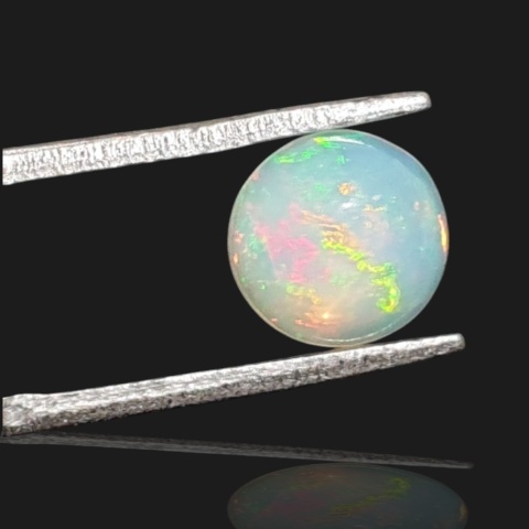 Ethiopian opal cabochon fi 8 mm no 980
