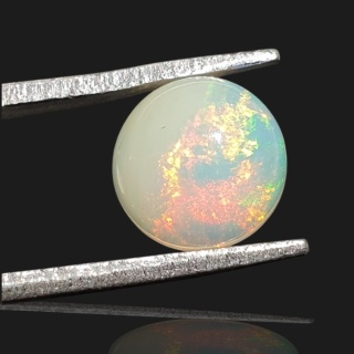 Opal z Etiopii kaboszon fi 8 mm nr 982
