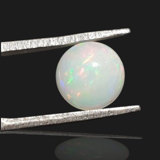 Opal z Etiopii kaboszon fi 8 mm nr 985