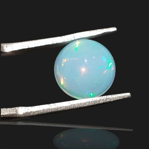 Ethiopian opal cabochon fi 9 mm no 965