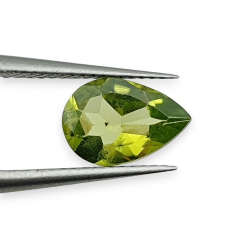 Perydot łezka fasetowana 9x6 mm nr 18
