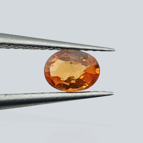 Sapphire oval faceted 5x4 mm no 10