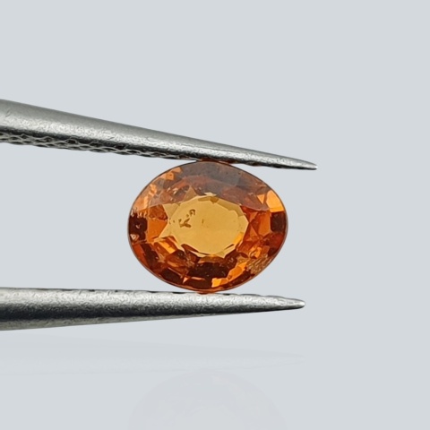 Sapphire oval faceted 5x4 mm no 14