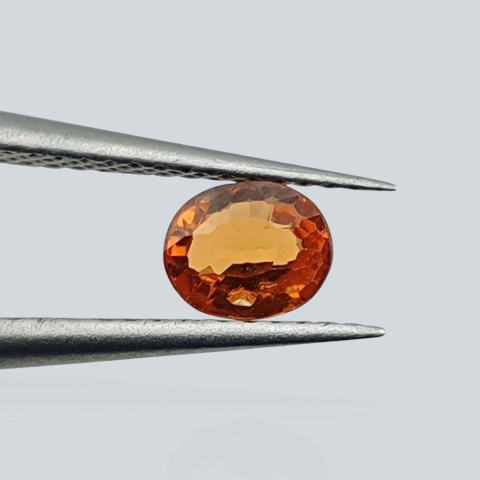 Sapphire oval faceted 5x4 mm no 15