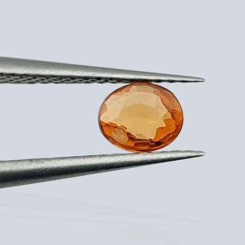 Sapphire oval faceted 5x4 mm no 16