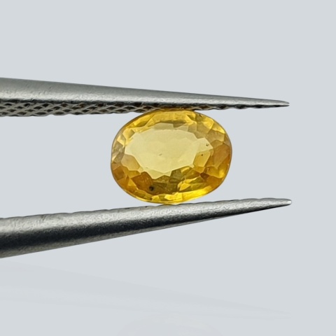 Sapphire oval faceted 5x4 mm no 19