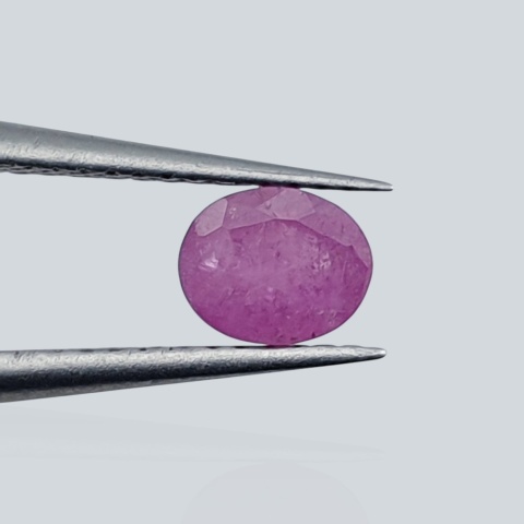 Sapphire oval faceted 5x4 mm no 39