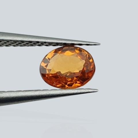 Sapphire oval faceted 5x4 mm no 8