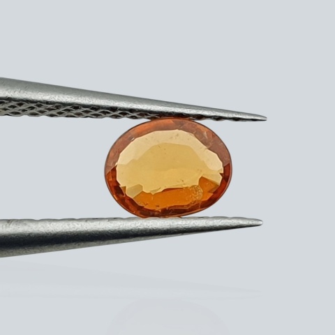 Sapphire oval faceted 5x4 mm no 9