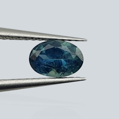 Sapphire oval faceted 6x4 mm no 46