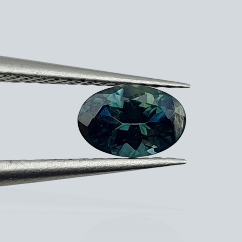 Sapphire oval faceted 6x4 mm no 47