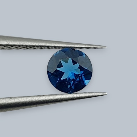 Topaz London Blue fasetowany okrągły fi 5 mm nr 7