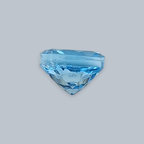 Topaz Swiss Blue Round Faceted fi 4 mm no 17