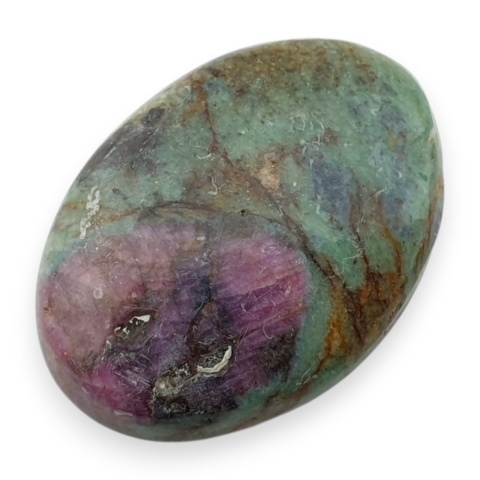 Rubin w fuchsycie kaboszon 24x18 mm nr 135