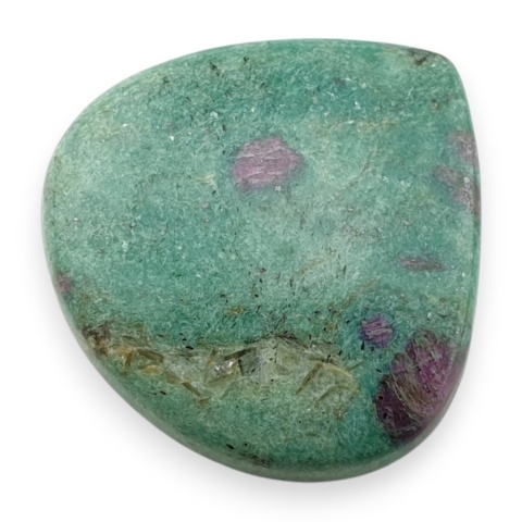 Rubin w fuchsycie kaboszon 25x25 mm nr 128