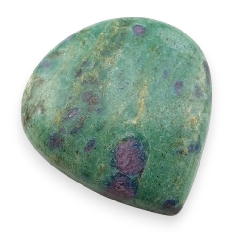 Rubin w fuchsycie kaboszon 26x24 mm nr 136