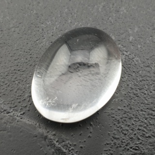 Kryształ górski kaboszon 20x15 mm nr 102
