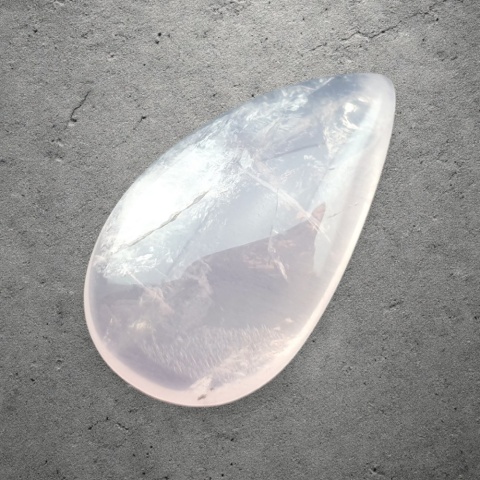 Kwarc różowy kaboszon 33x19 mm nr 184