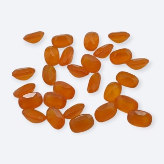 Karneol fasetowany cushion 6x4 mm 1 szt