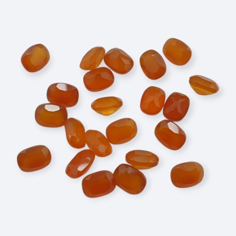 Karneol fasetowany cushion 8x6 mm 1 szt