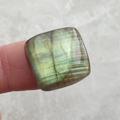 Labradoryt kaboszon 20x19 mm nr BB678