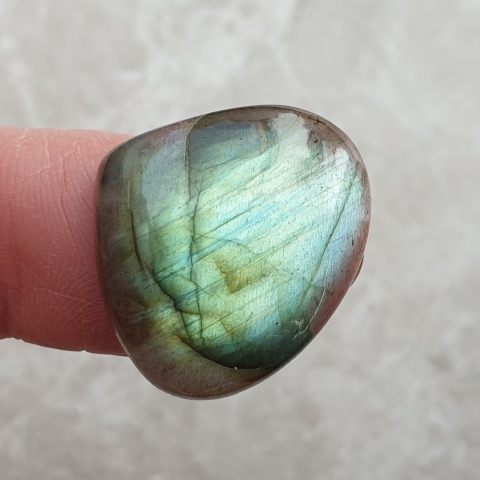 Labradorite cabochon 23x20 mm no BB659