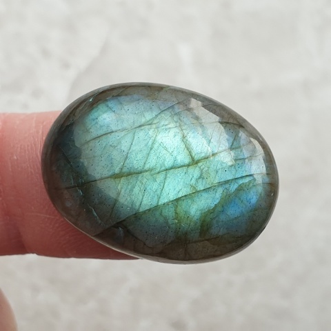 Labradoryt kaboszon 25x18 mm nr BB677